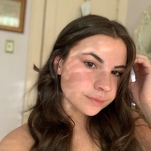 Meet your Posher, Chloe